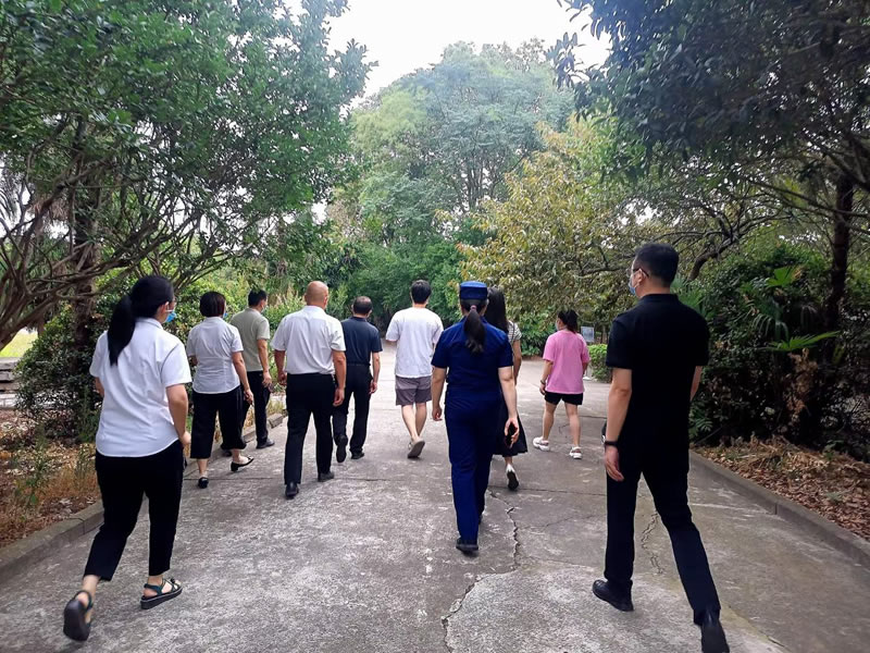 欢迎绵阳市涪城区政府相关部门领导莅临金秋园养老院指导工作