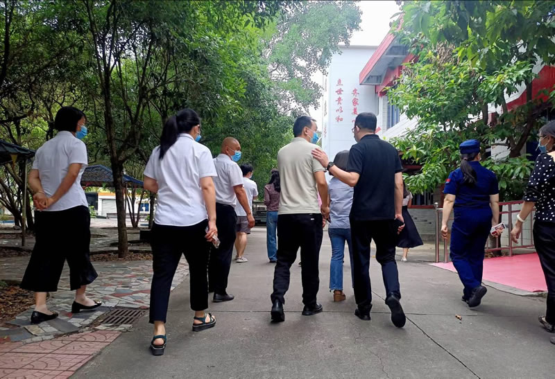 欢迎绵阳市涪城区政府相关部门领导莅临金秋园养老院指导工作